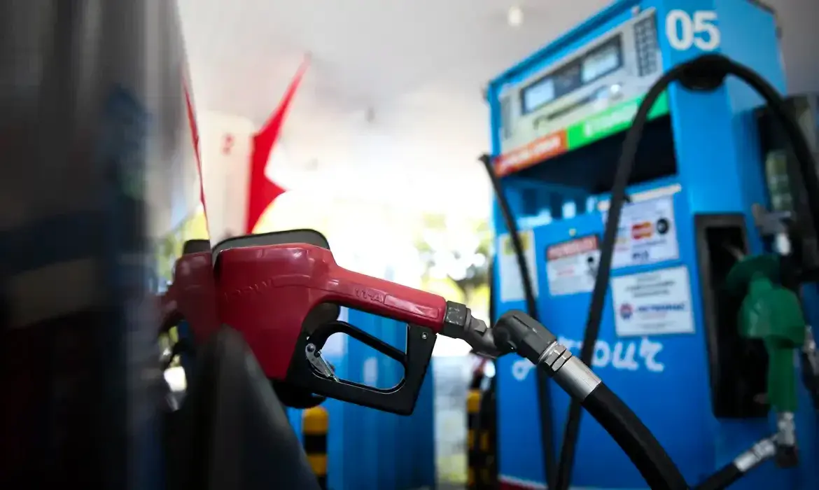 Tributos da gasolina são zerados e subsídios a combustíveis, ampliados