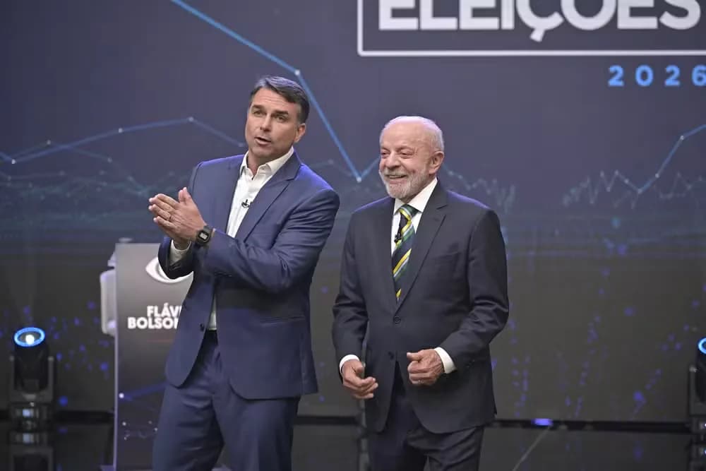 Fato ou fake: veja a checagem das falas de Flávio Bolsonaro e Lula no debate da Band