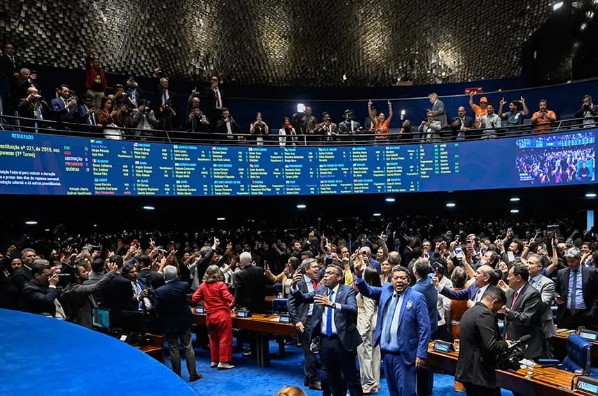 URGENTE: Senado aprova fim da escala 6x1; veja como votaram os senadores de Rondônia