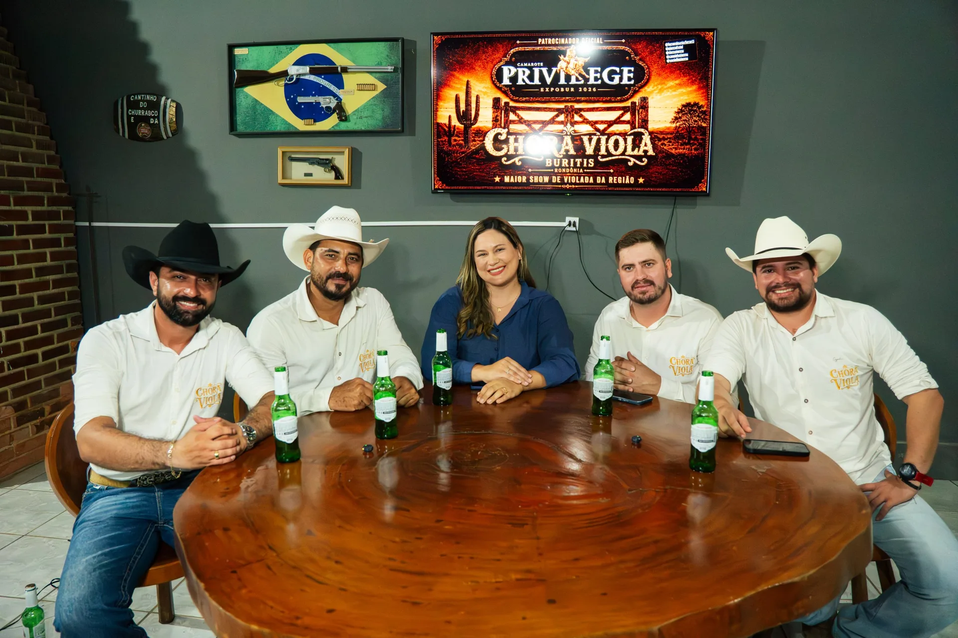 Organizadores do Chora Viola durante participação no podcast (Ela Tá On, com Maria), antes da realização da primeira edição do evento em Buritis (RO).